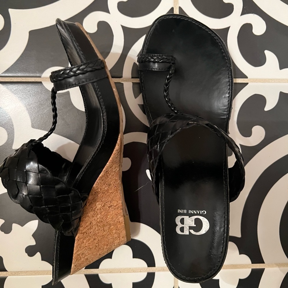 Gianni Bini black toe sandals in black with cork wedge 7.5